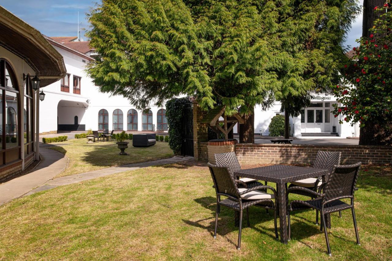 Copthorne Effingham Gatwick Hotel Eksteriør billede