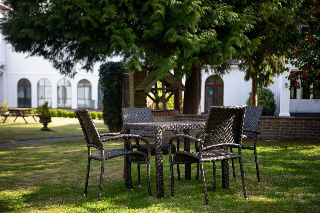 Copthorne Effingham Gatwick Hotel Eksteriør billede